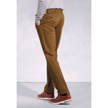 Fit Trousers Brook Taverner Regular Fit Brennan Mocha Single Pleat Textured Cotton Stretch Chinos £54.00